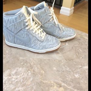 NIKE WEDGE SNEAKERS size 8.5. Silvery gray
