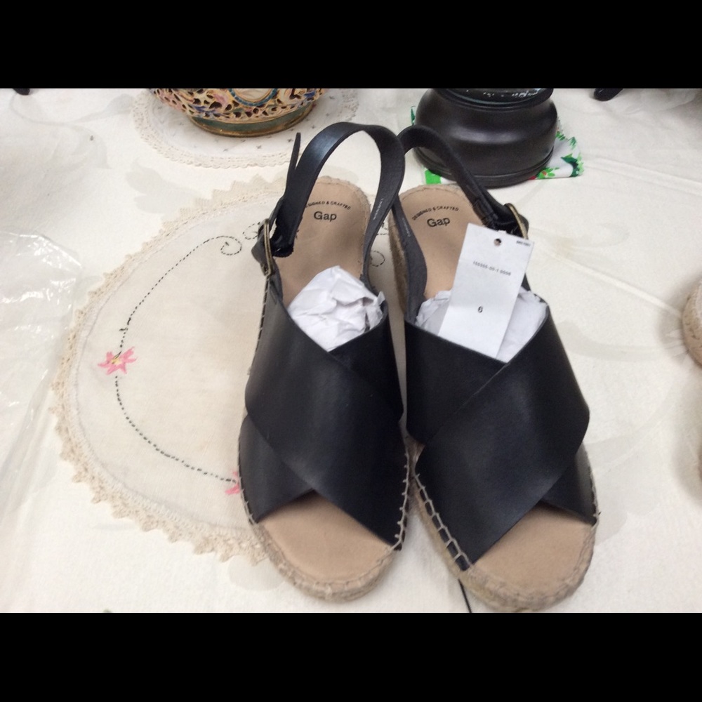 Gaps Factory Platform Sandals faux leather