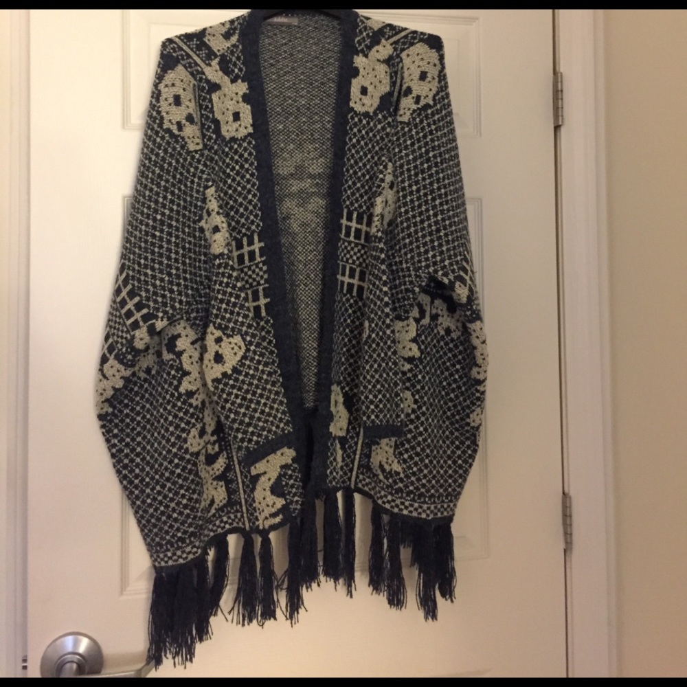 Oversized woven cardigan.