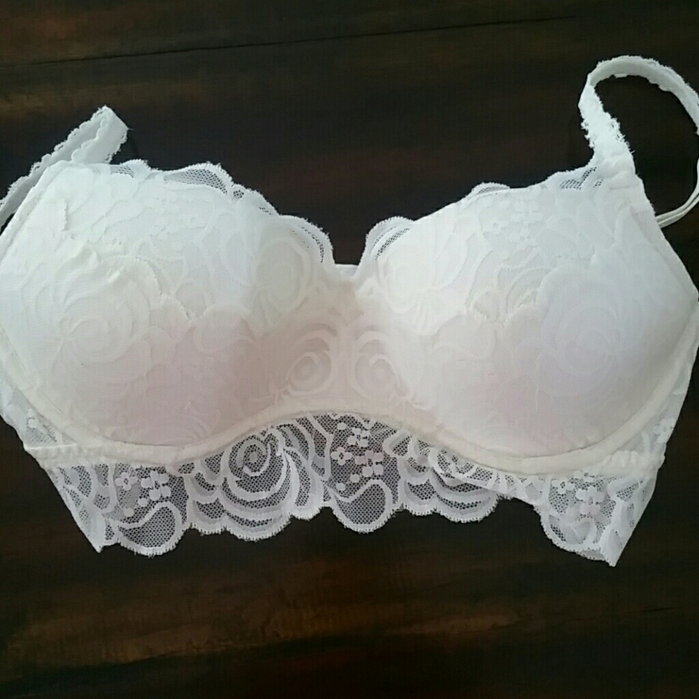 ** SOLD**Victorias Secret Pink Cream Lace Bralette