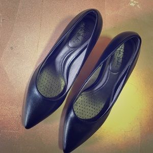 Lifestride Black Shoes 7.5