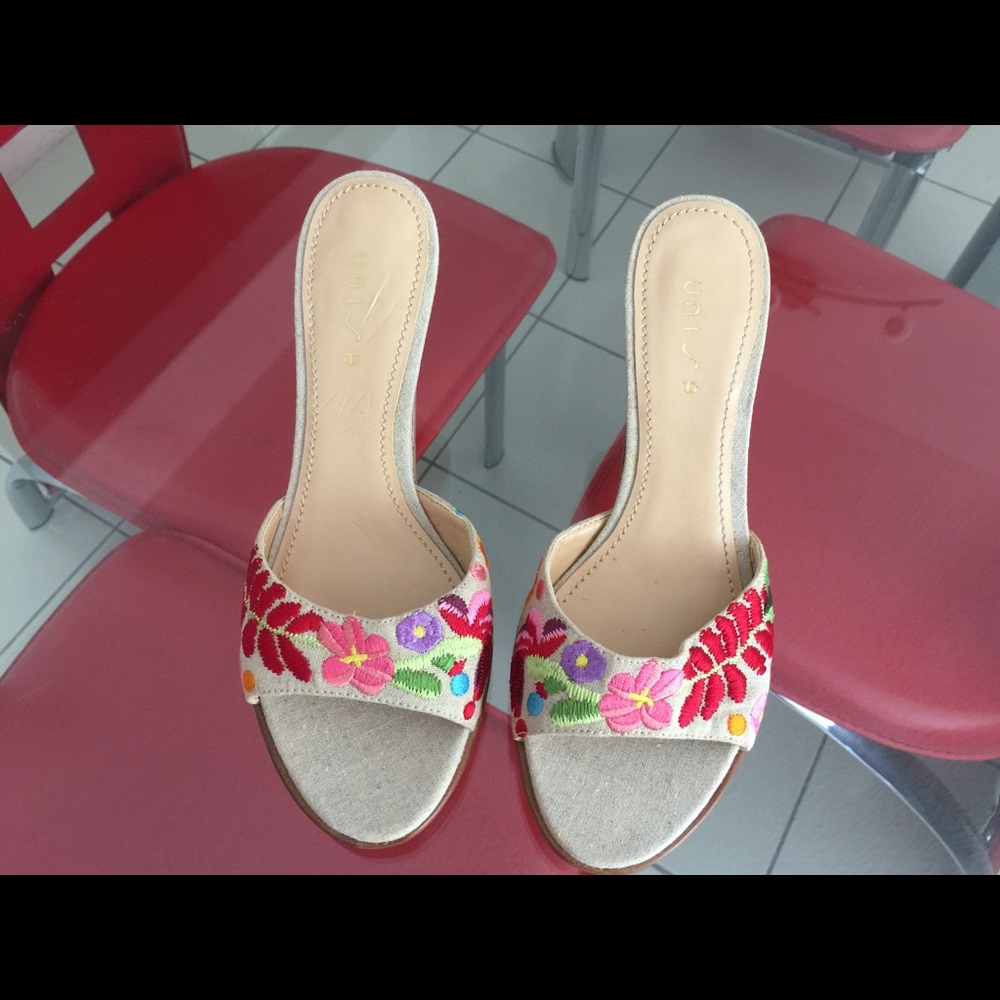 Unisa sandals.