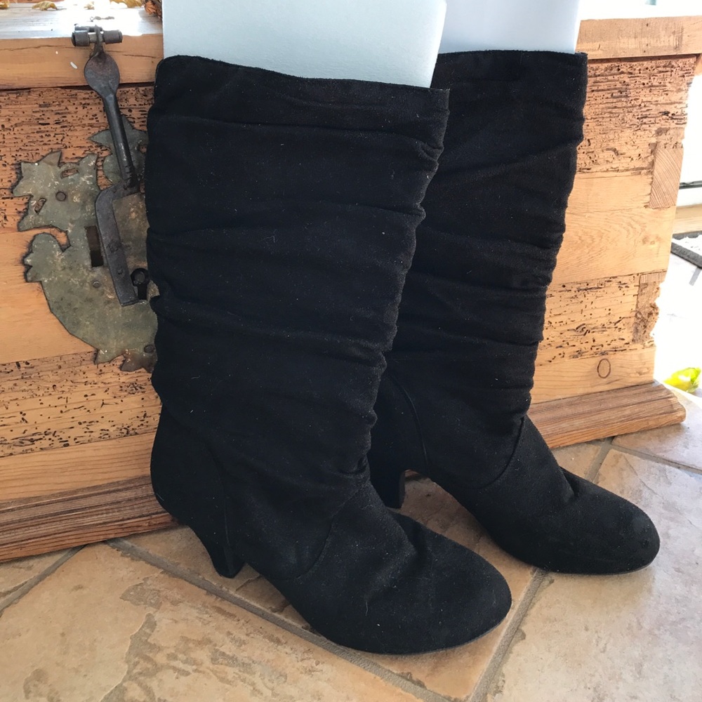 Black heeled boots
