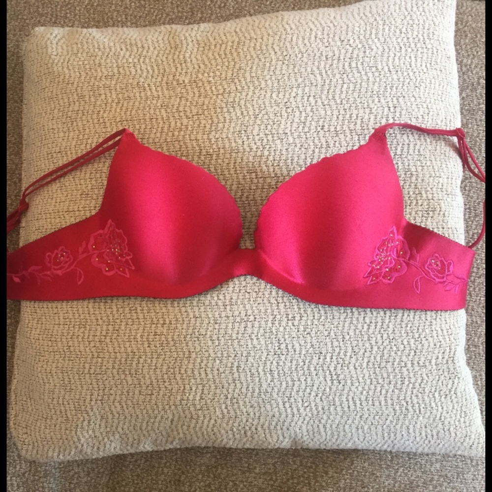 ❤️Red Victoria's Secret bra! ❤️
