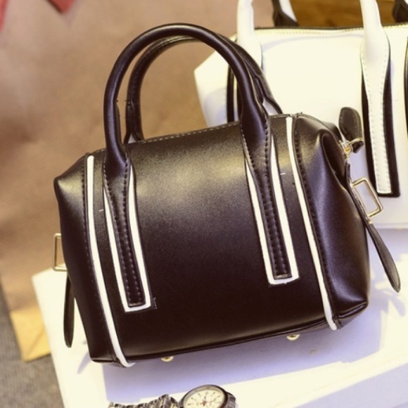 Handbags - Black & White Lined Mini Purse