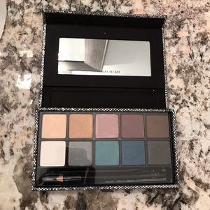 SOLD. VS Sexy New Year 10 Color Eye Kit