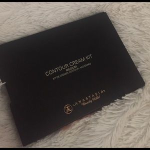 Anastasia Beverly Hills contour cream kit