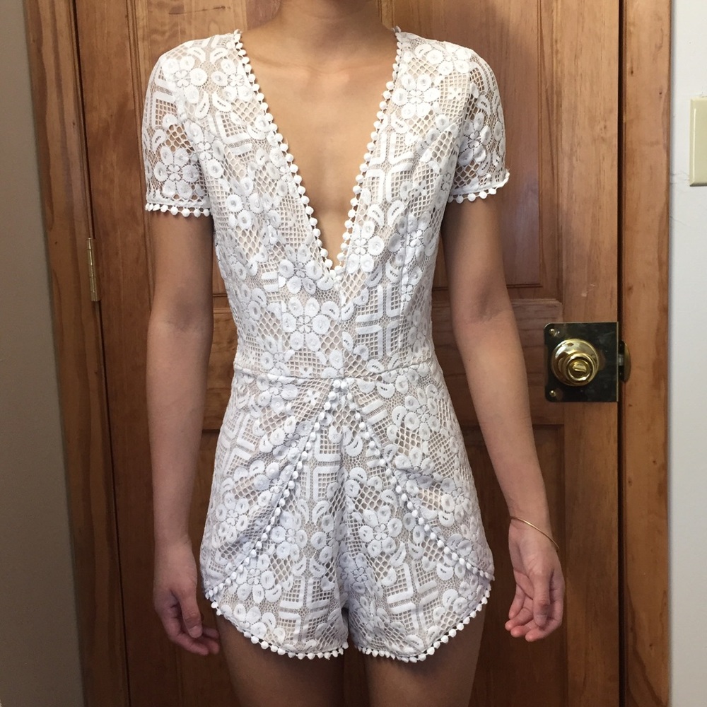🔴SALE🔴 TOBI WHITE LACE ROMPER