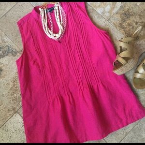 Adorable linen top 🐥💐