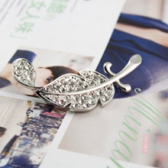 Crystal Feather Brooch - Picture 3 of 4