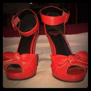 Red heels 👠
