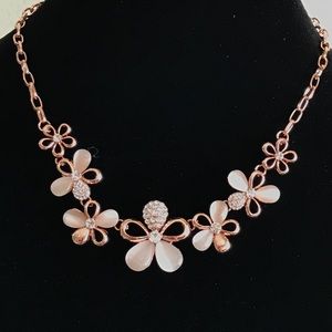 Rose color chain with flower design