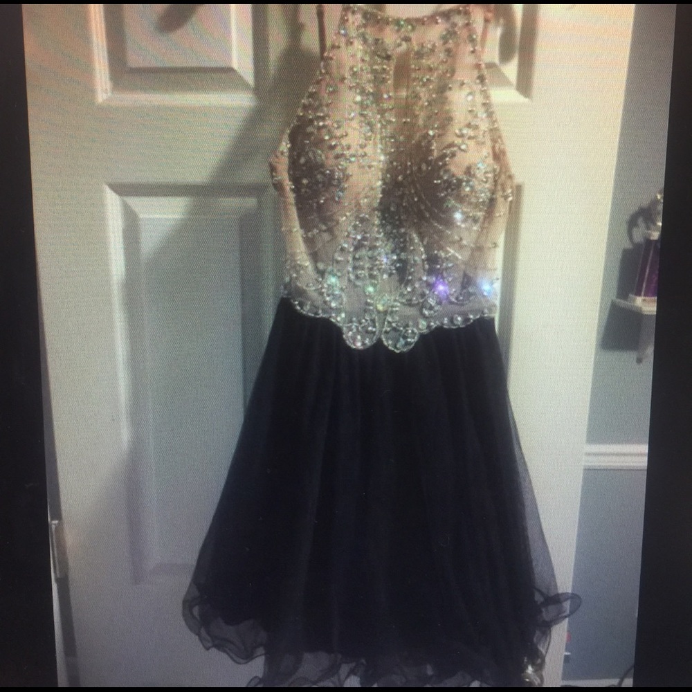 Dress - Picture 5 of 5