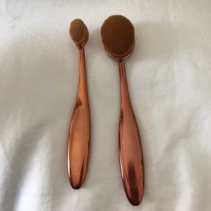 Foundation brushes