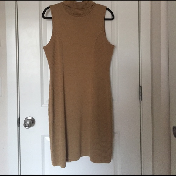 DRESS - Picture 1 of 4