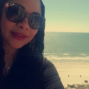 Meet your Posher, Danielle