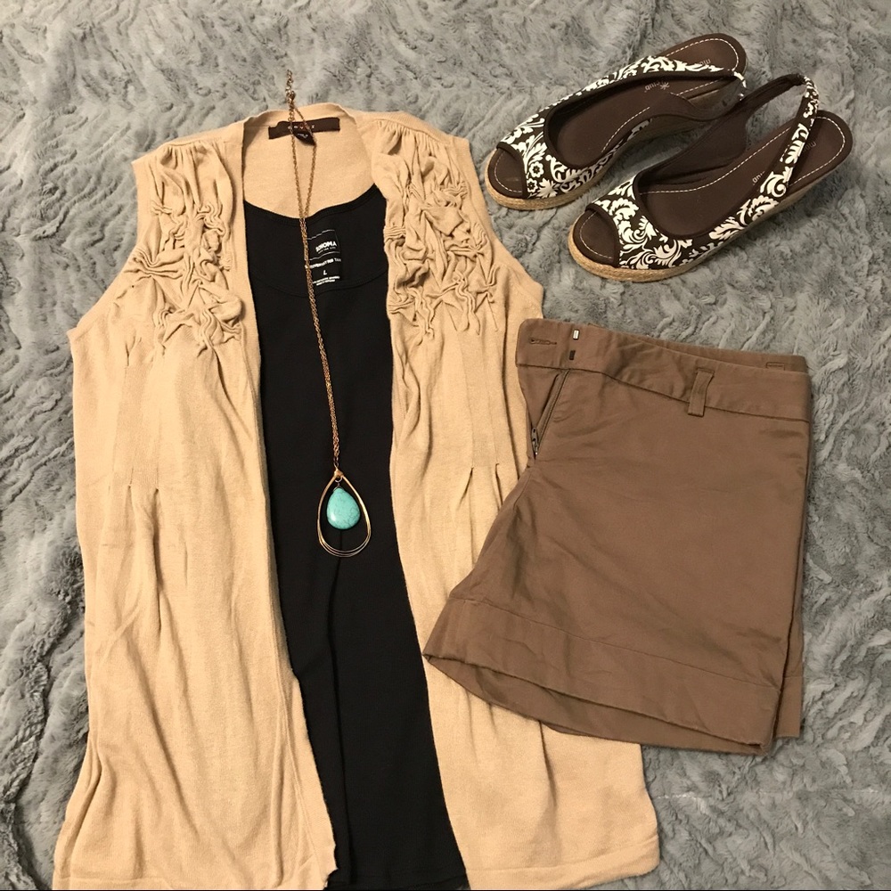 Sleeveless sweater/cardigan