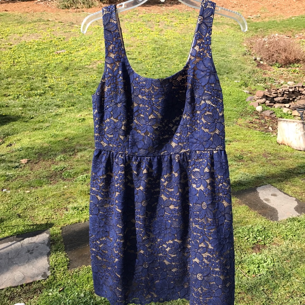 LIKE NEW Trina Turk navy lace dress size 10.