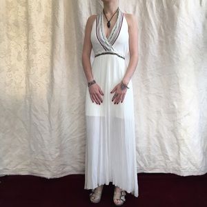 Elegant "Egyptian" dress is unusual and flattering