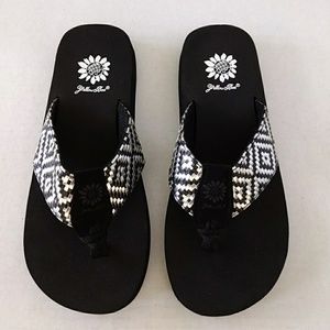 Yellow Box Flip Flip Sandals Size 6M