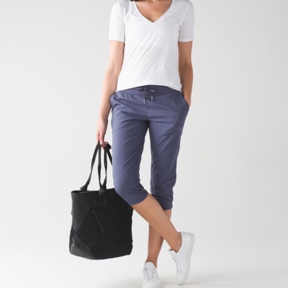 📦SOLD📦Lululemon 🍋 dance studio crop II - Picture 3 of 5