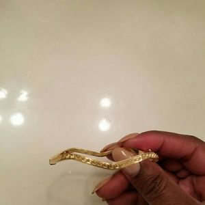 14 karat gold scalloped style bangle 2.5grams
