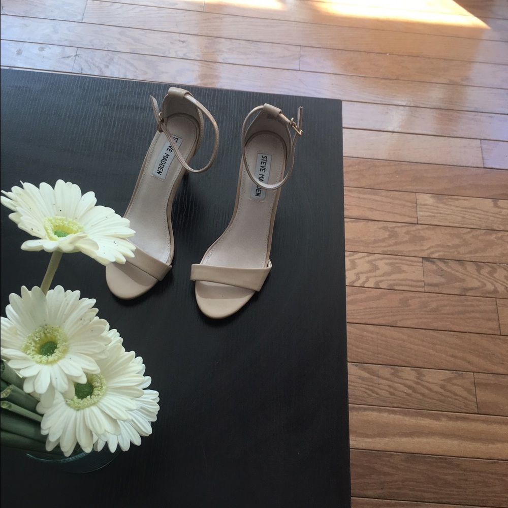 Steve Madden nude heels