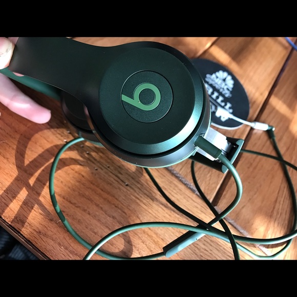 Beats solo 2s used twice - Picture 1 of 2