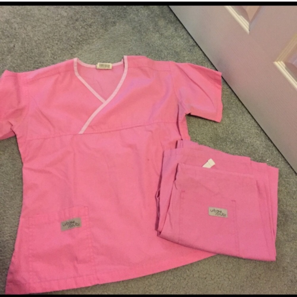 Urbane Scrub Set Pink
