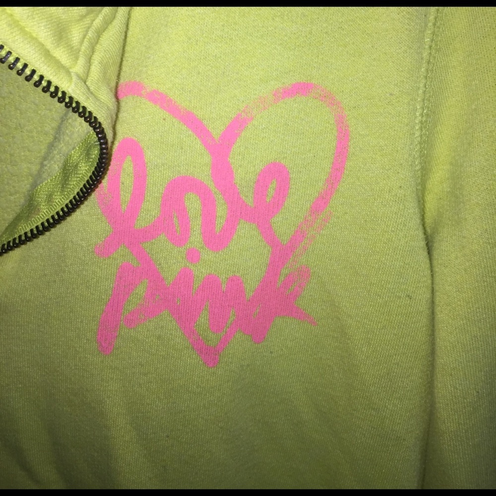 VS Pink - Picture 2 of 3