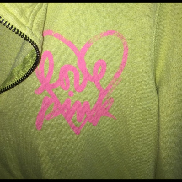 VS Pink - Picture 2 of 3