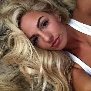 Meet your Posher, Averi