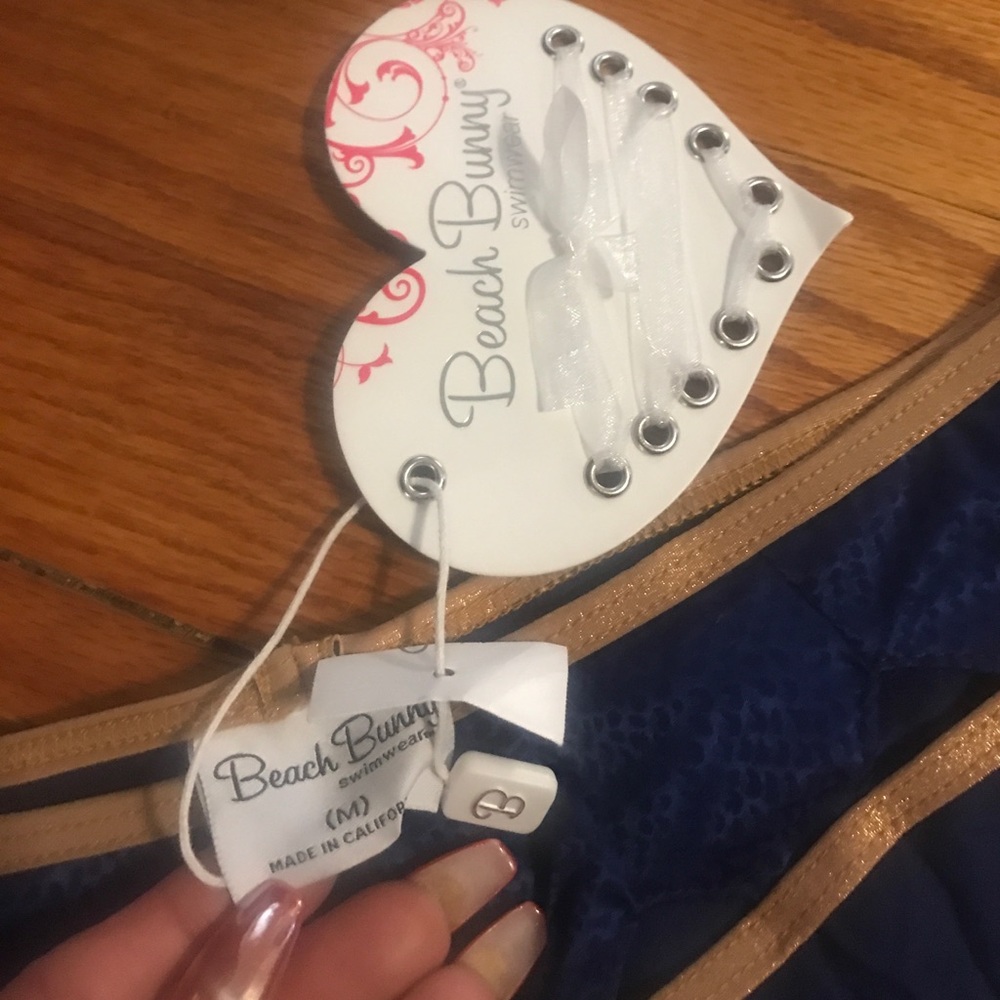 💯 NWT beach bunny jagged edge set - Picture 2 of 7