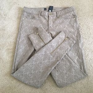 Cute pants with zipper