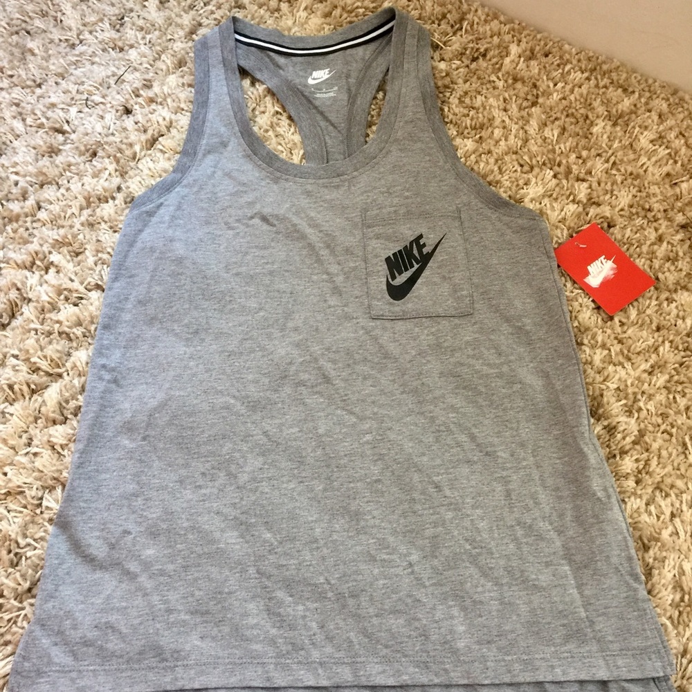 New with tag! Nike tank sz small.