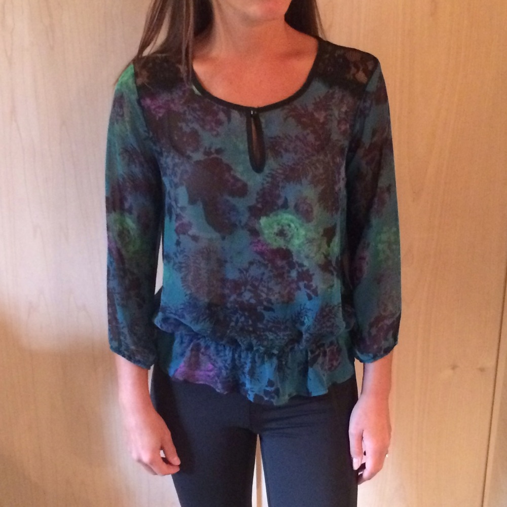 SOLD ON OTHER SITE Beautiful sheer top - Picture 1 of 2
