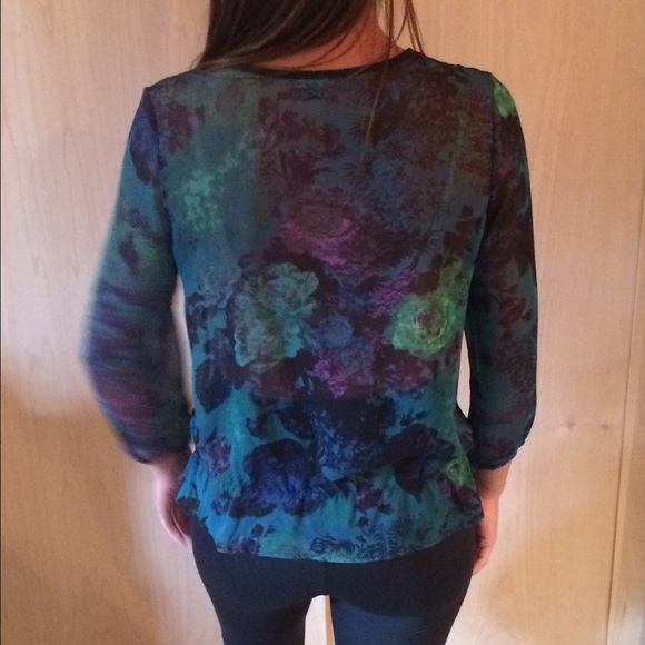 SOLD ON OTHER SITE Beautiful sheer top - Picture 2 of 2