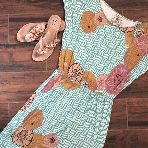 Chelsea & Violet Dresses & Skirts - 🇺🇸SALE🇺🇸 Chelsea & Violet flowered dress