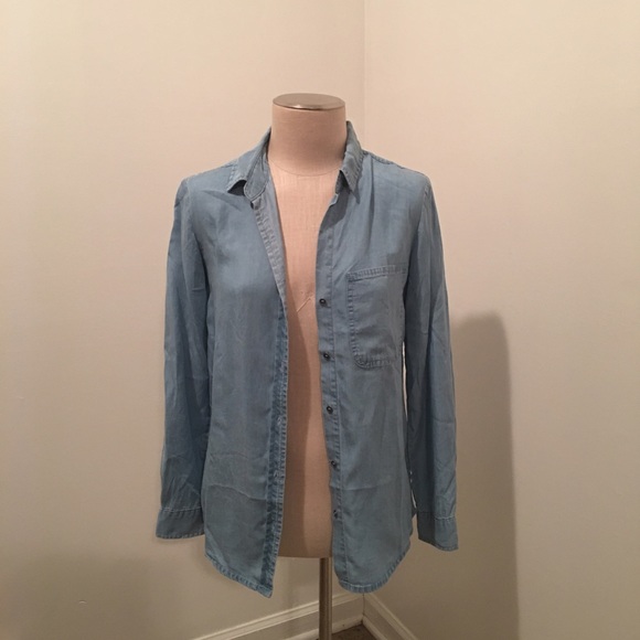 3/$18 Long sleeve blue jean top w/ bird embroidery - Picture 1 of 2