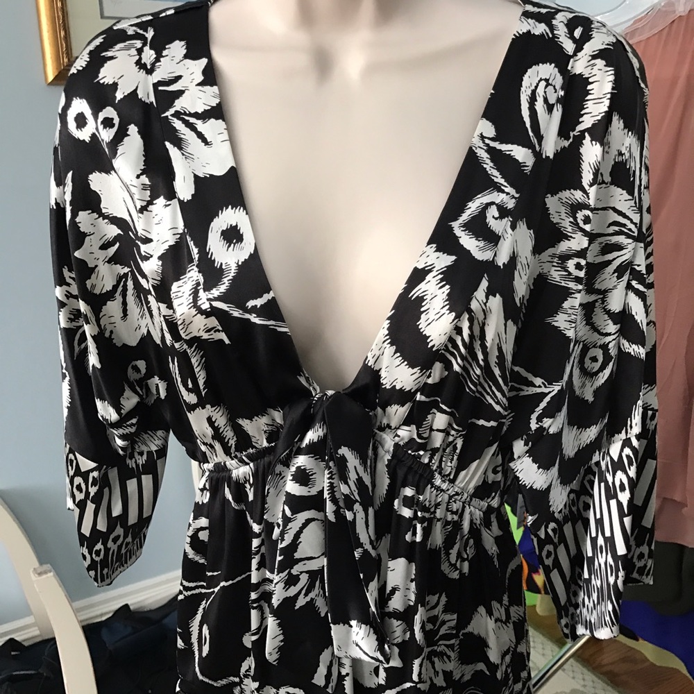 Beautiful Hale Bob black/white silk blouse