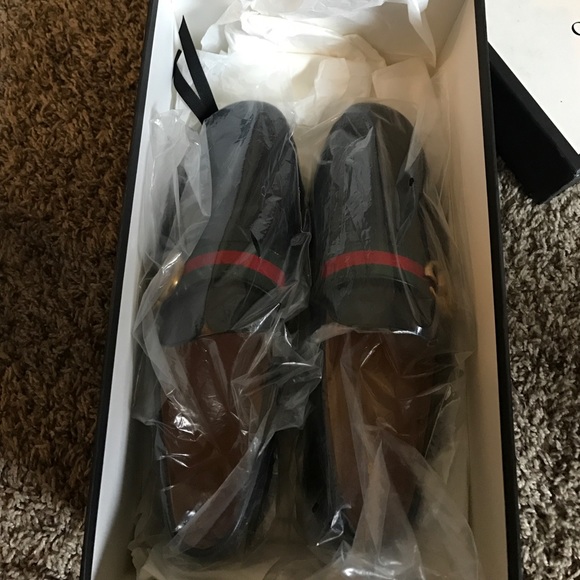 Gucci dress shoe with GG