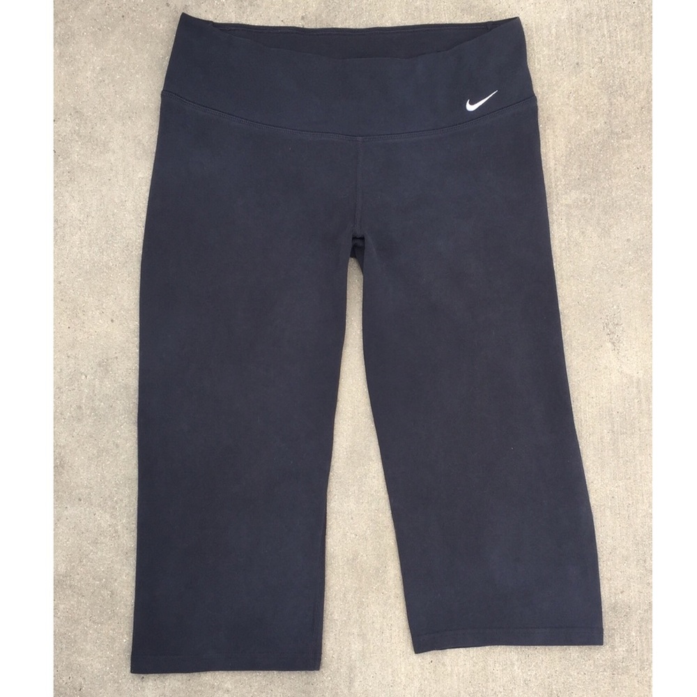 Nike Dri Fit capri length pants. Medium/Black