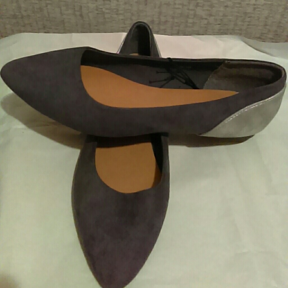 Ladies Gap Grey & Silver Flats