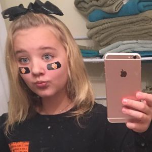 Meet your Posher, Becca