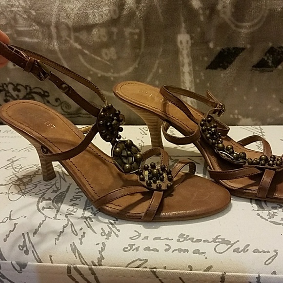 Shoes - Picture 2 of 7