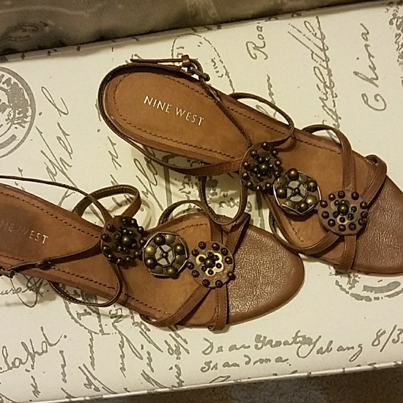 Shoes - Picture 3 of 7