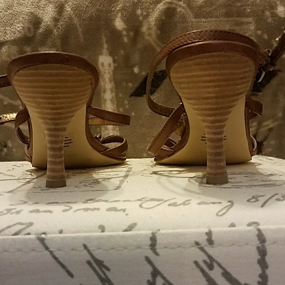 Shoes - Picture 6 of 7