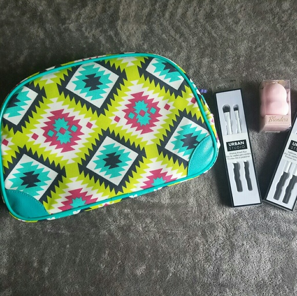 Handbags - BUNDLE of Makeup bag and brushes!