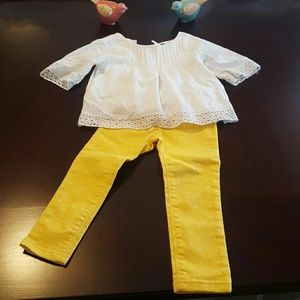 Old Navy eyelet shirt and yellow white jeggings