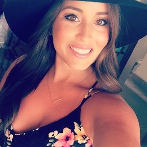 Meet your Posher, Leanne